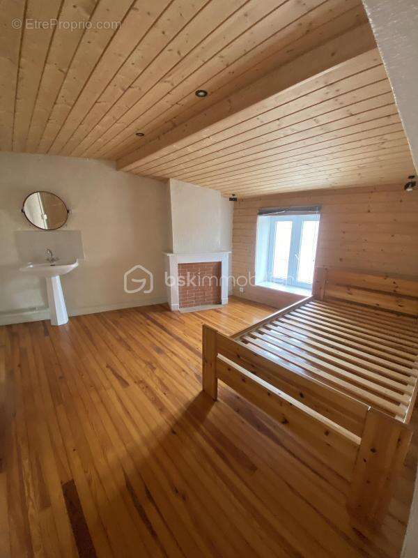 Maison à SAINT-SYMPHORIEN-DE-LAY