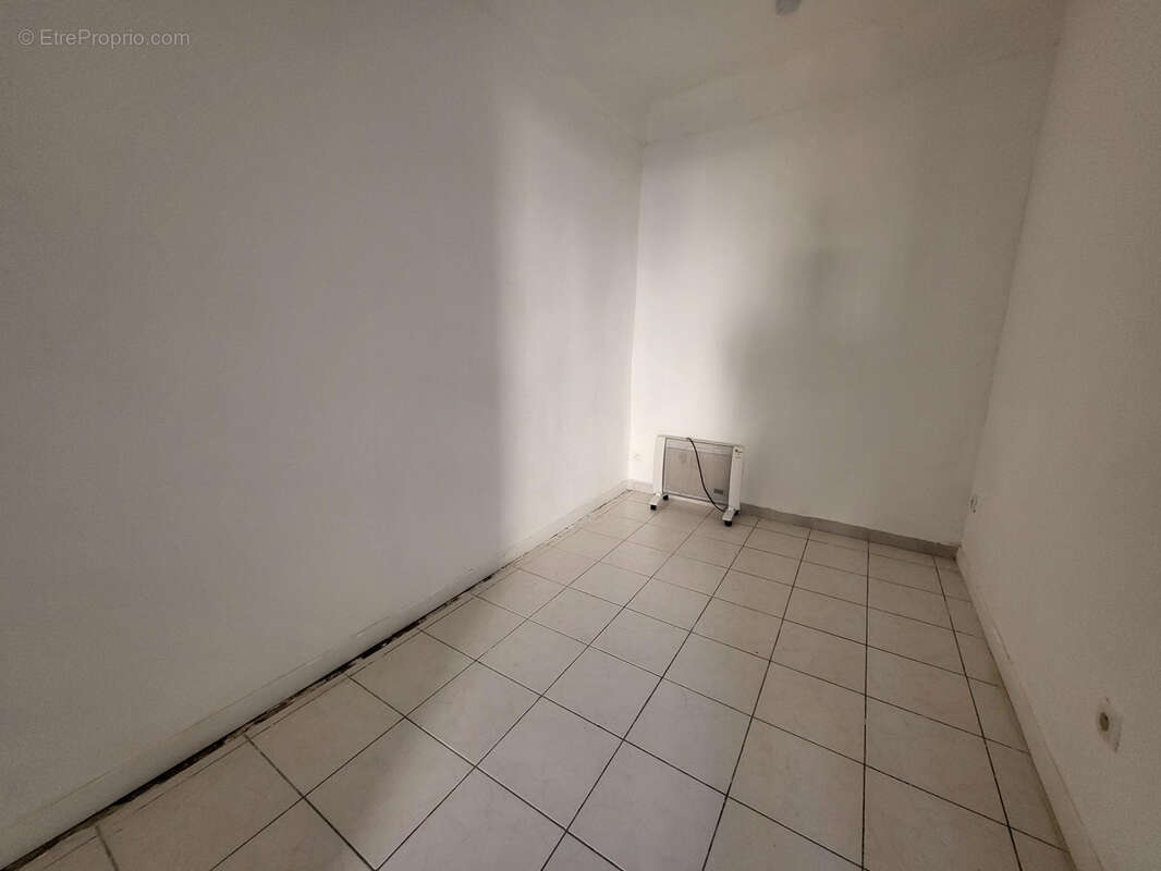 Appartement à LE REVEST-LES-EAUX