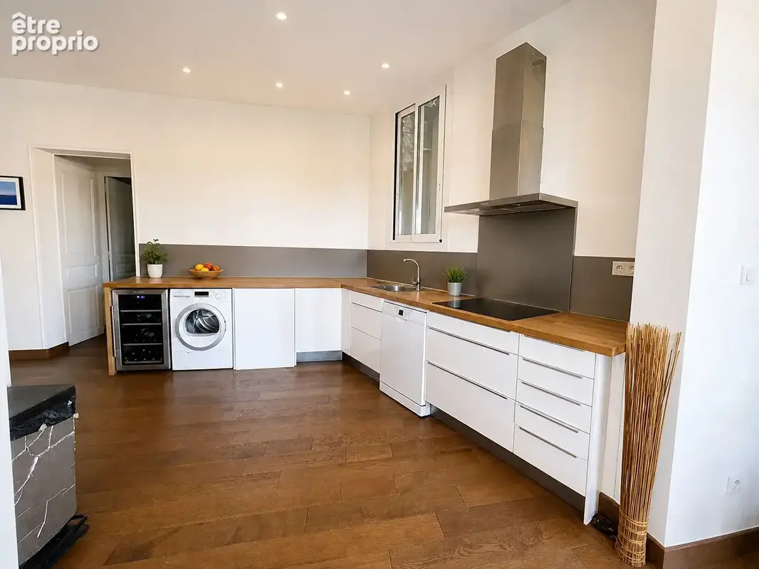 Marseille - Appartement de caractère entièrement rénové de 139 m²  Possibilité d'acquisition d'un garage en sus - photo 3