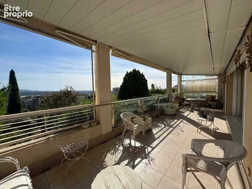 EXCLUSIVITÉ - Aix centre (Pasteur) : T3/4 de standing de 112 m2 avec vaste terrasse Sud + piscine + Box - photo 11