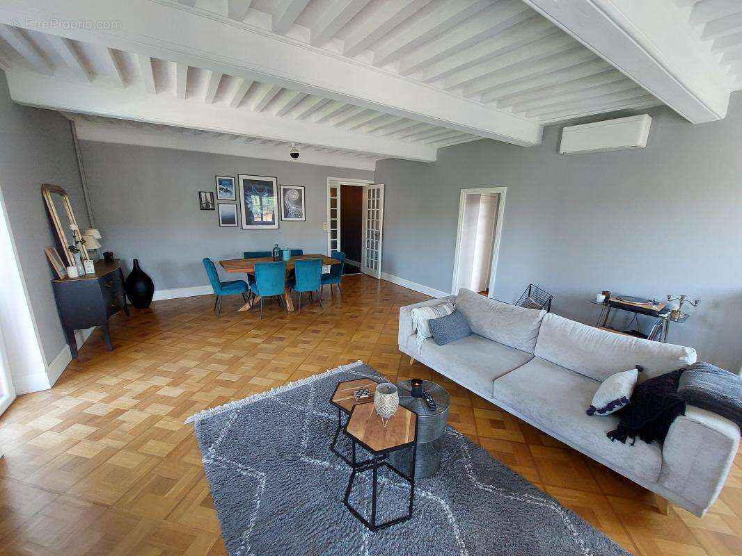 Appartement à PIERRE-BENITE