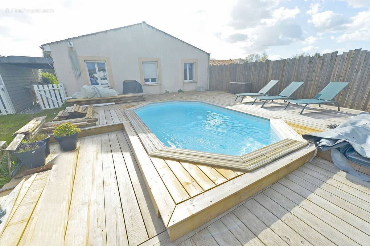 Maison à COZES
