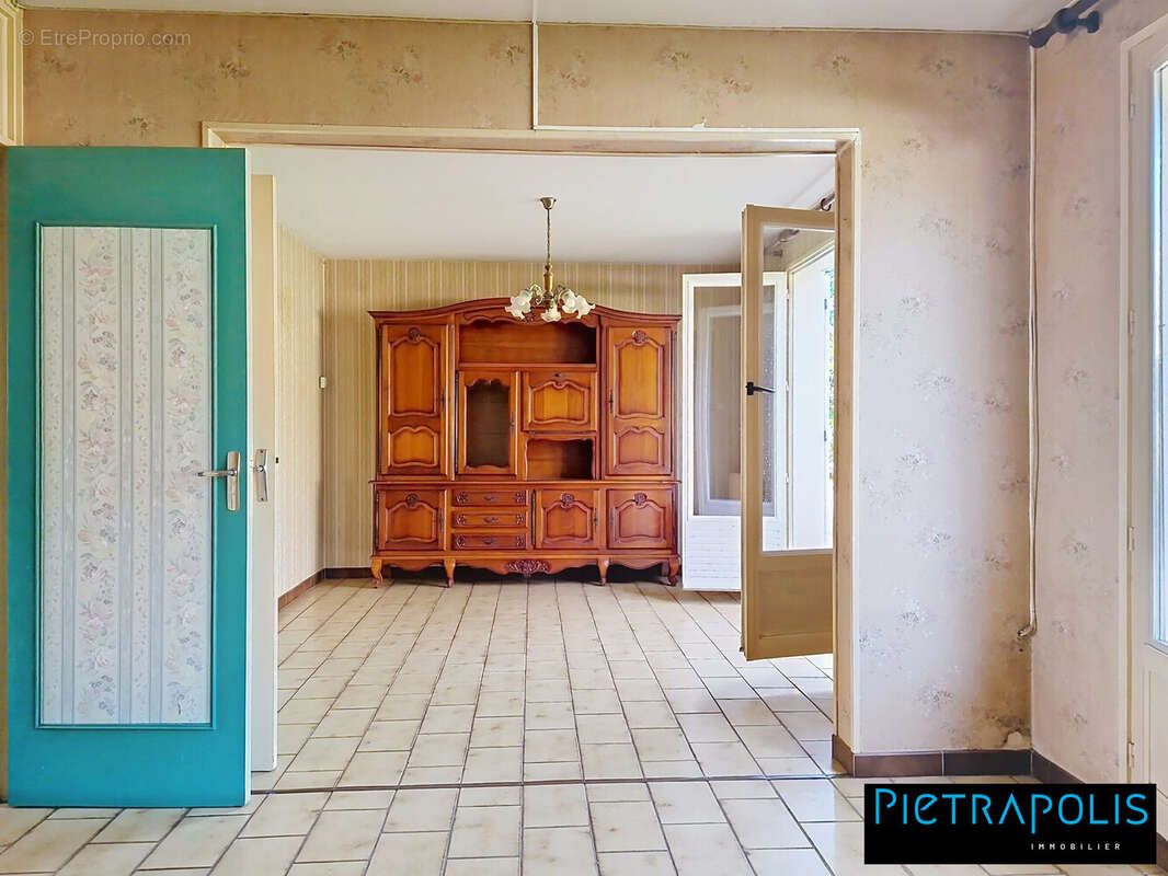 Maison à LA CLAYETTE