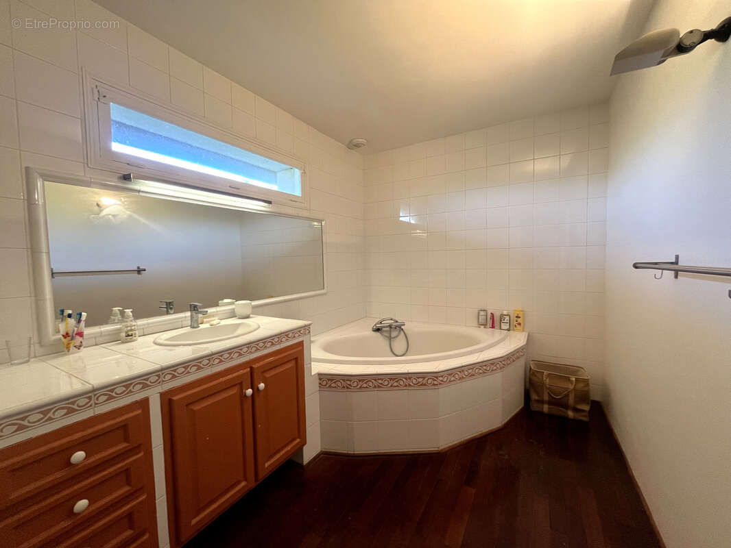 Maison à VAUX-SUR-AURE