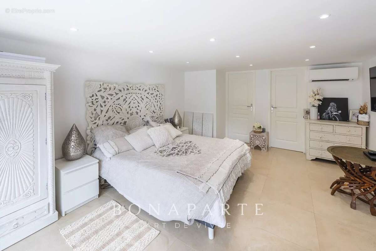 Villa contemporaine de 238m² avec studio, T2 indépendant, garage et piscine - photo 9