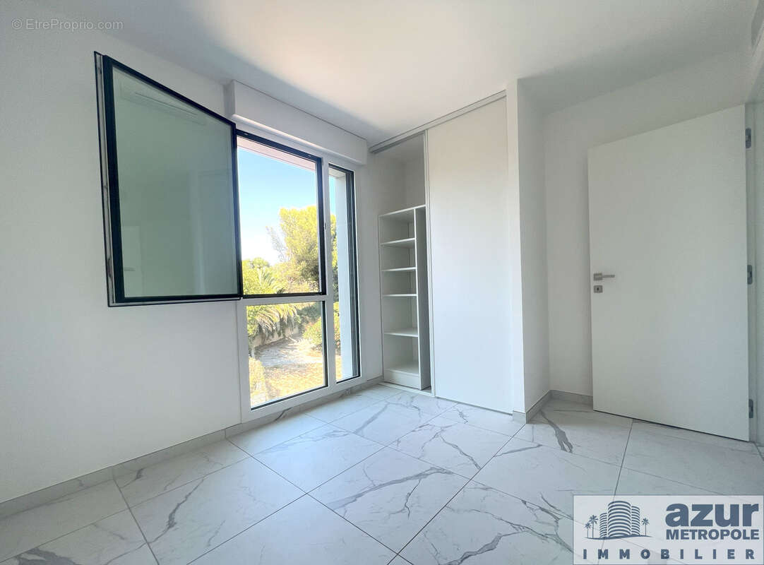 Appartement à SAINT-LAURENT-DU-VAR