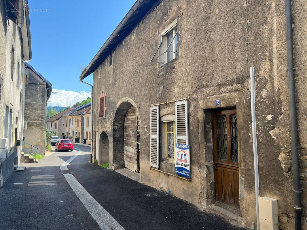 Maison à CLERVAL