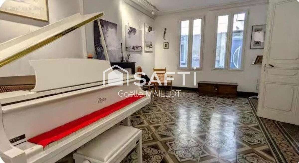 Maison 284 m² à Saint-Laurent-De-Cerdans  - photo 7