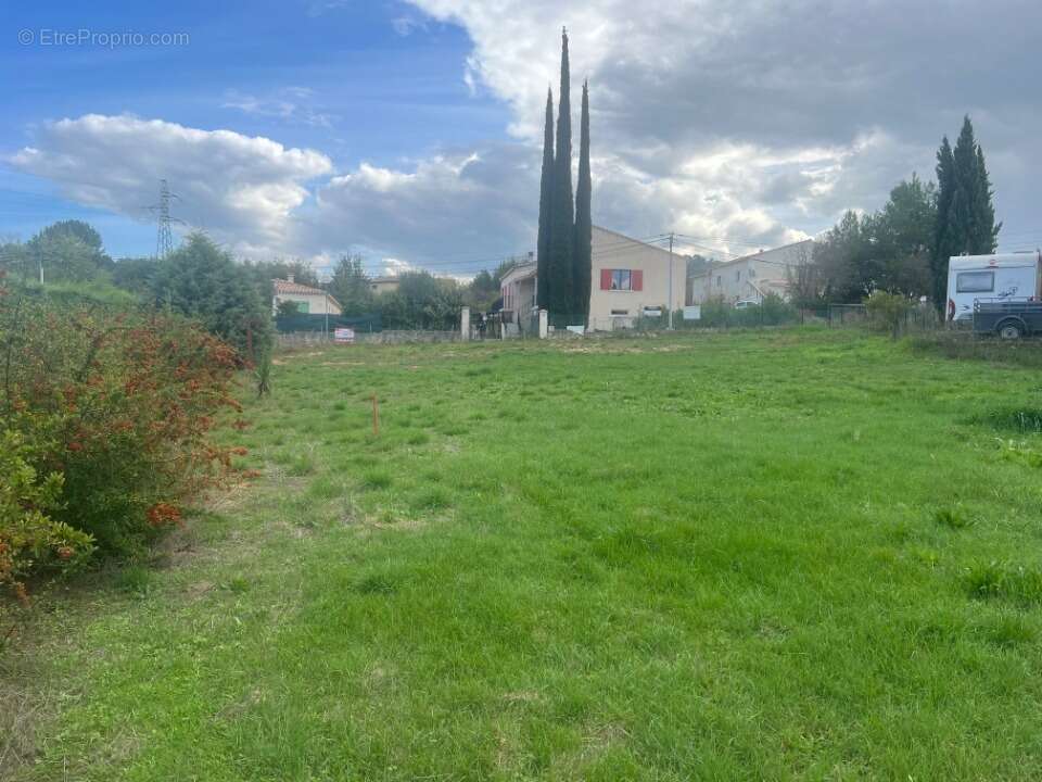 Terrain à SAINT-MARTIN-DE-CRAU