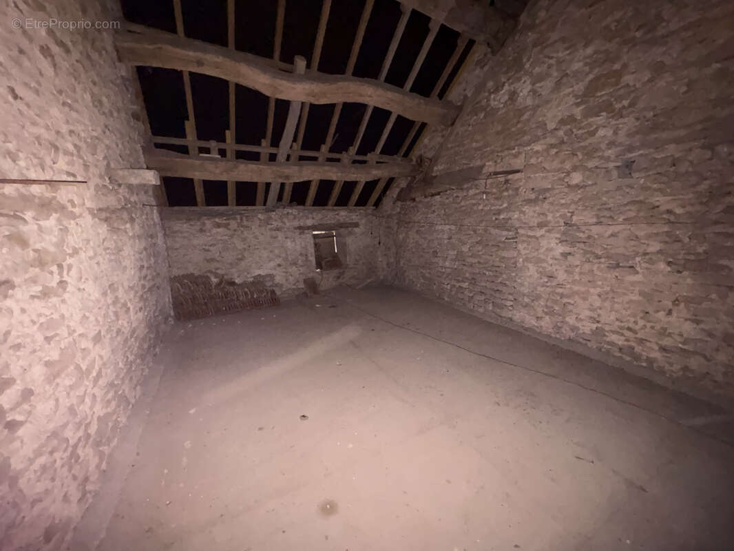 Maison à MONTCEAU-ET-ECHARNANT