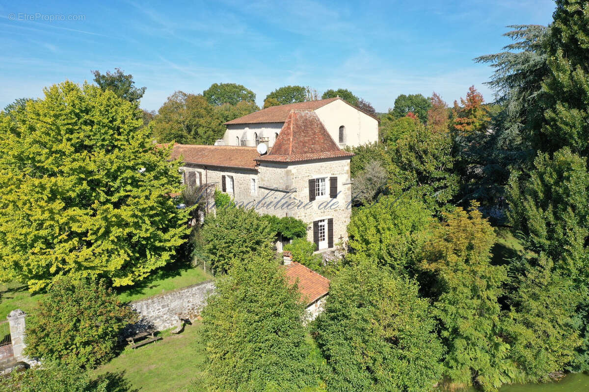 Maison à SAINT-ESTEPHE