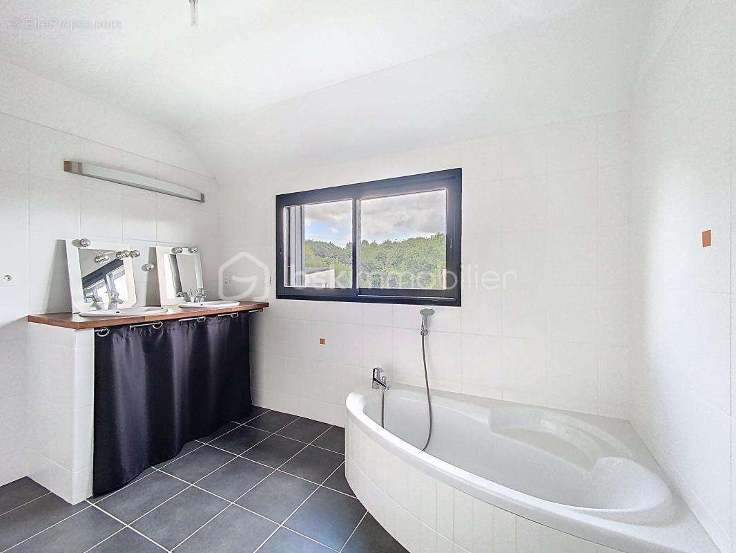 Maison à PLOUER-SUR-RANCE