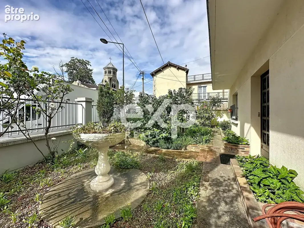 Maison 143 m² à Saint-Denis  - photo 3