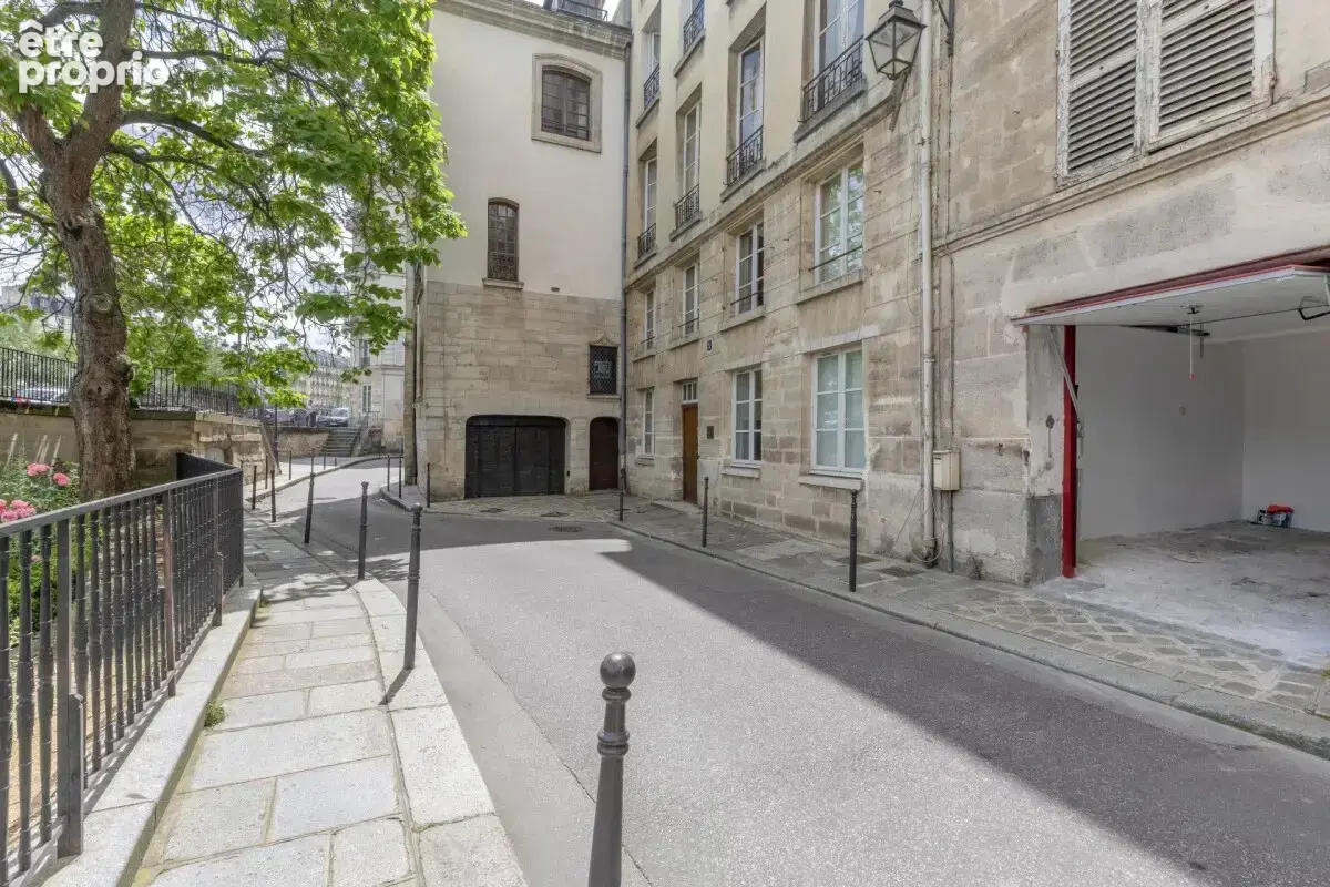 Parking à PARIS-4E