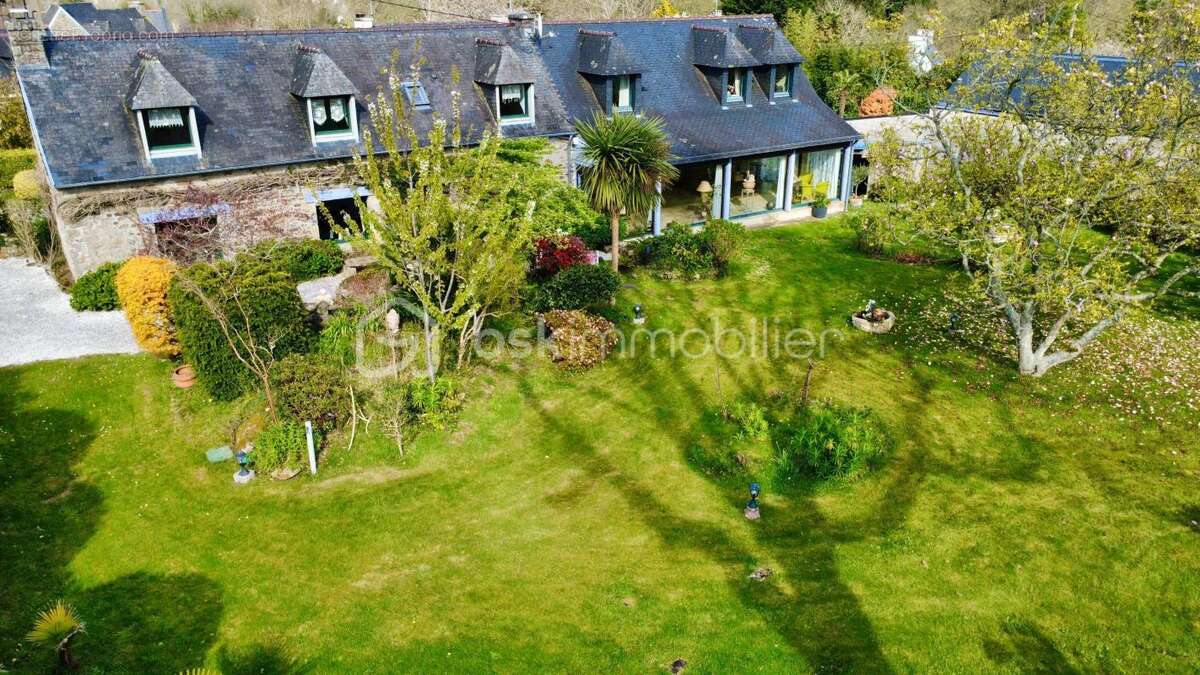 Longère de caractère rénovée – DPE B – 180 m² à Fouesnant - photo 3