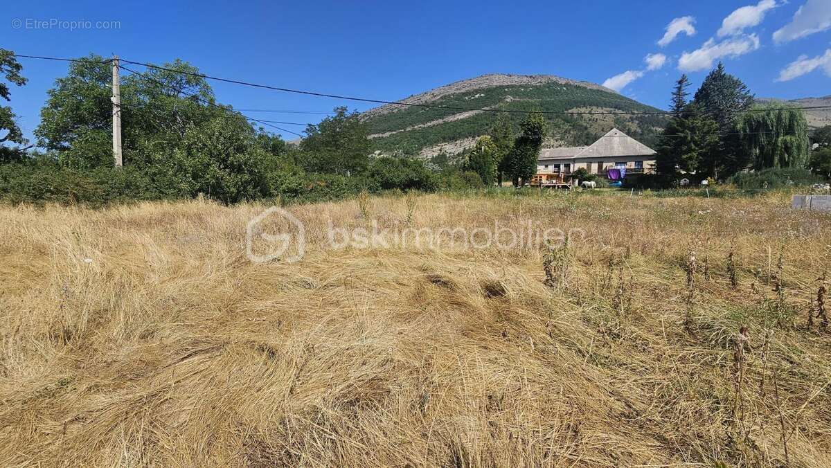 Terrain constructible 1197 m² - photo 5