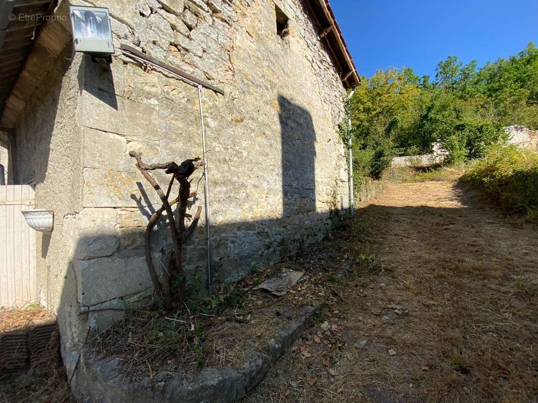 Grange en pierre à fort potentiel, cadre verdoyant et calme à Saint-Maximin (60) - photo 4