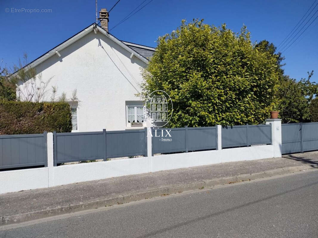 Maison à SAINT-JEAN-FROIDMENTEL