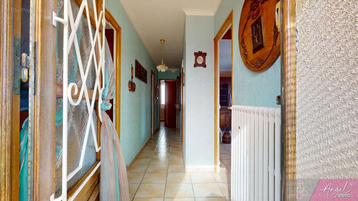 maison sur sous sol avec 2032 m2 de terrain à Saint Vit - photo 3