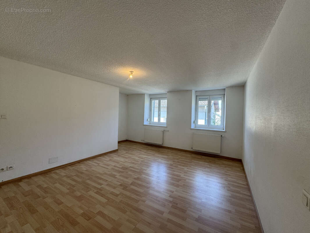 Appartement à RADDON-ET-CHAPENDU