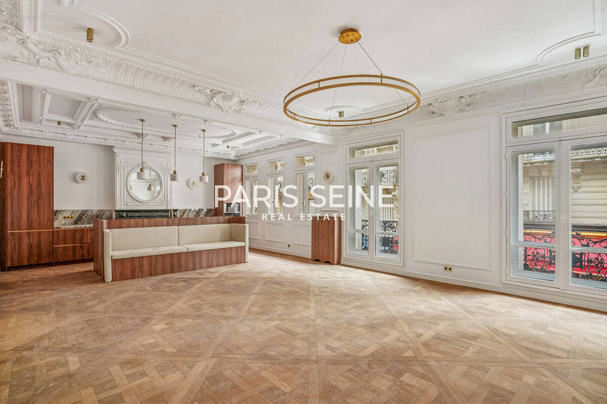 Appartement à PARIS-8E