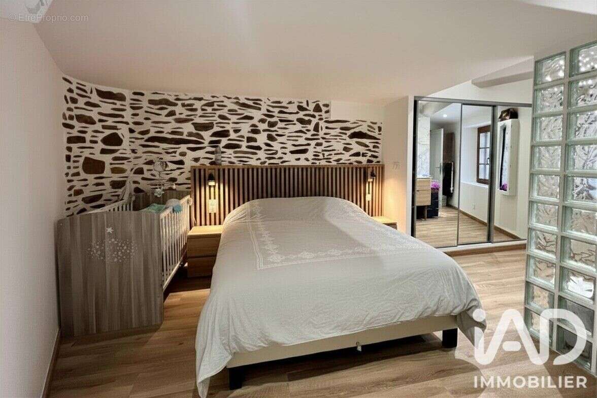 Maison 97 m² à La Garde-Freinet  - photo 3