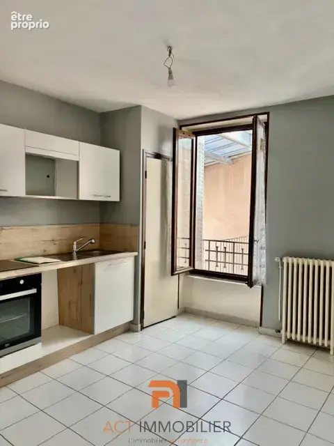 Appartement à L'ARBRESLE