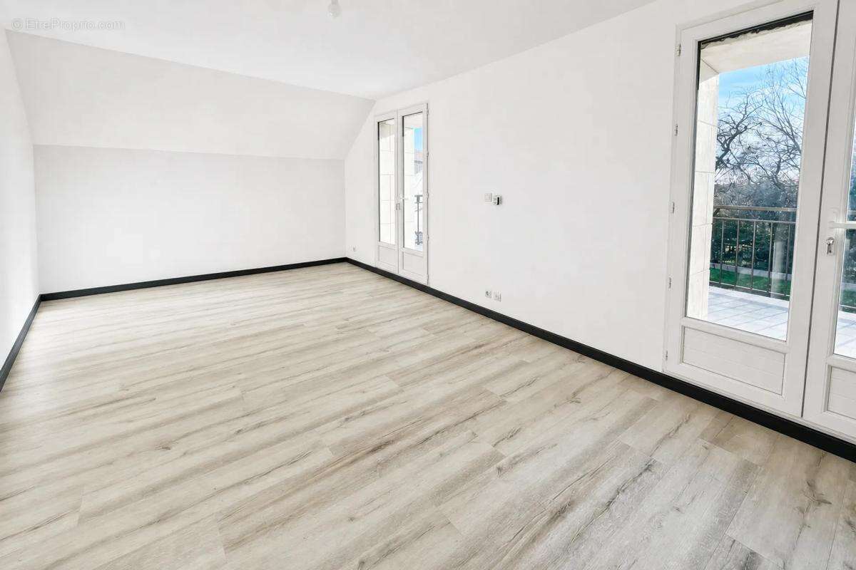 Maison de 390 m² avec terrain de 3 hectares - photo 7