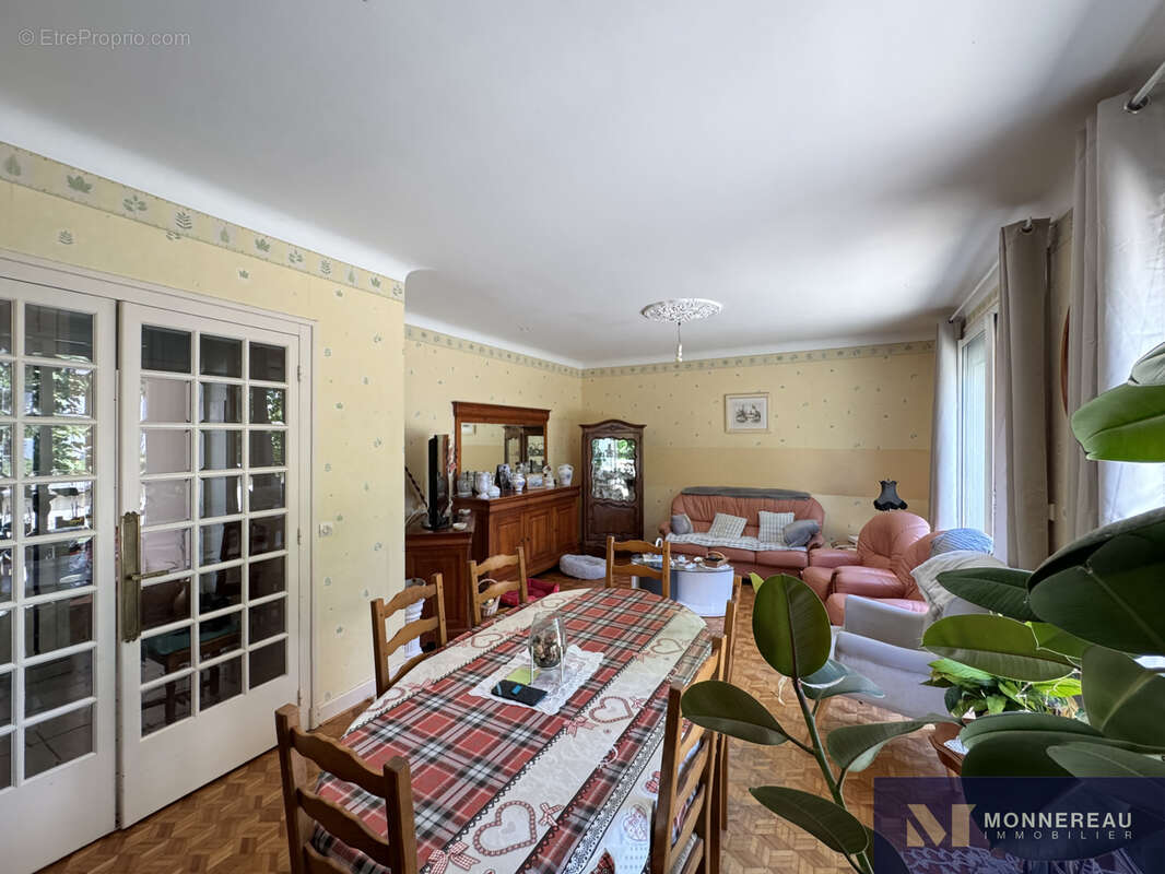 Ensemble immobilier avec local commercial et logement avec jardin - photo 5
