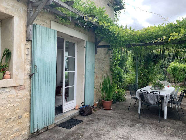 Maison à SAINT-THOMAS-DE-CONAC