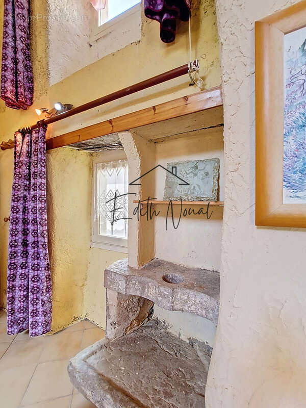 Maison à SAINT-GEORGES-DE-LUZENCON