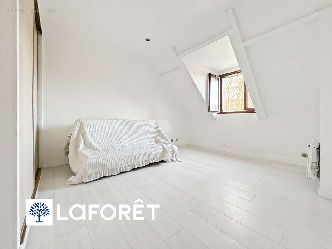 Maison à SAINTE-GENEVIEVE-DES-BOIS