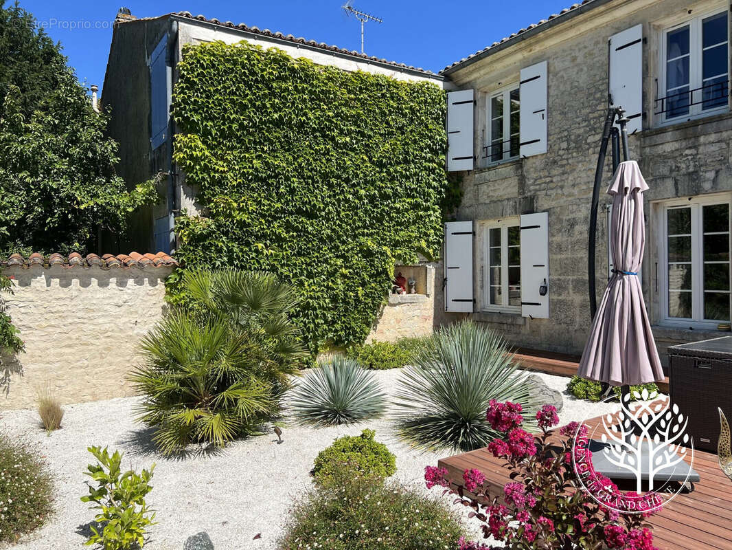 façade en pierre de moellons apparents - Maison à FONTENET