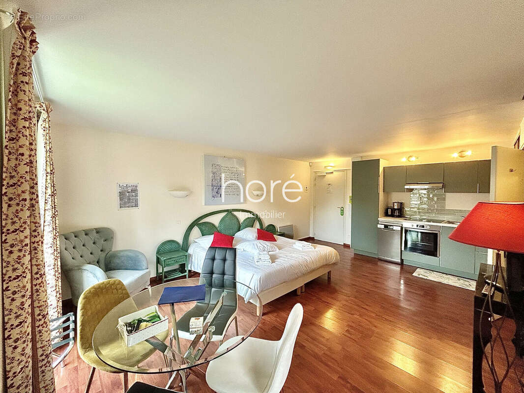 Appartement à COLLEVILLE-SUR-MER