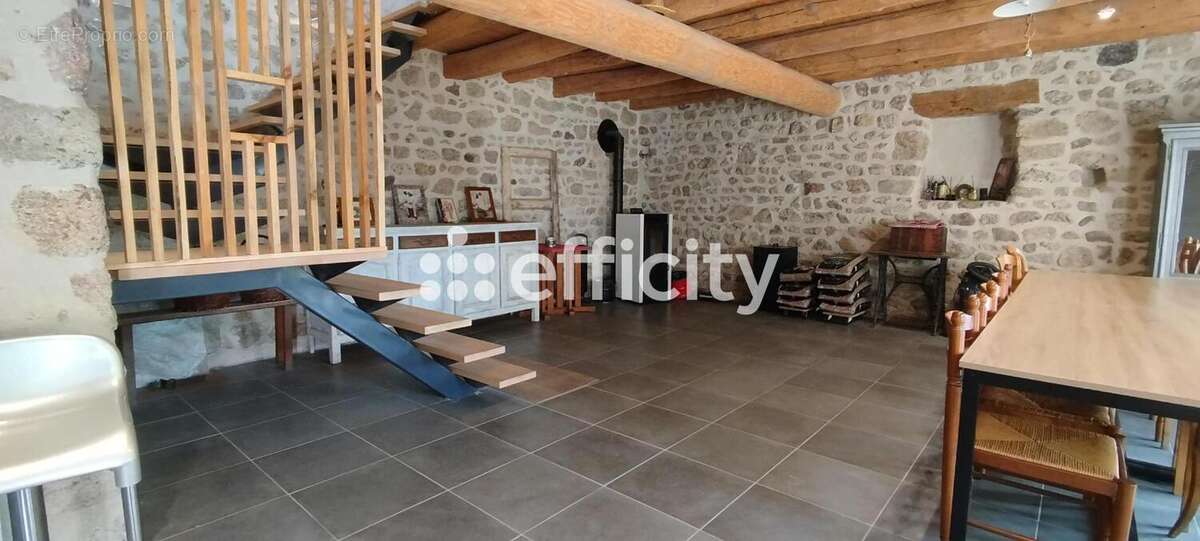 Maison 250 m² à Usson-En-Forez  - photo 4