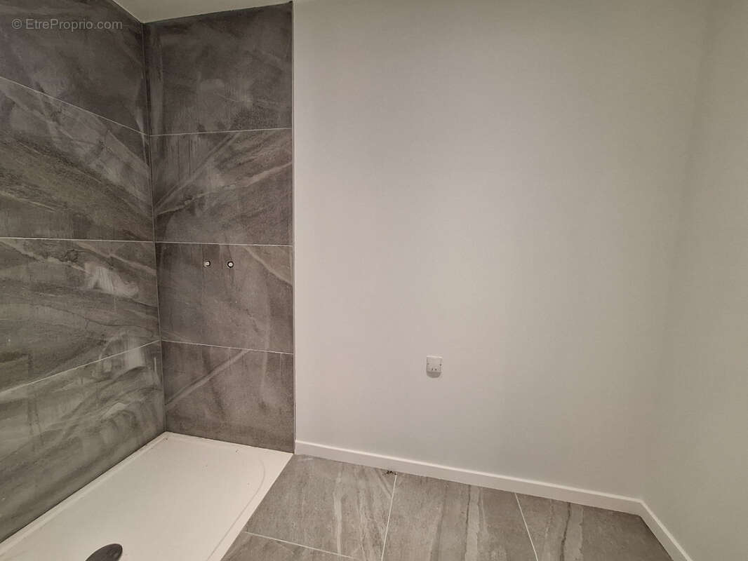 Maison à LES MARTRES-DE-VEYRE