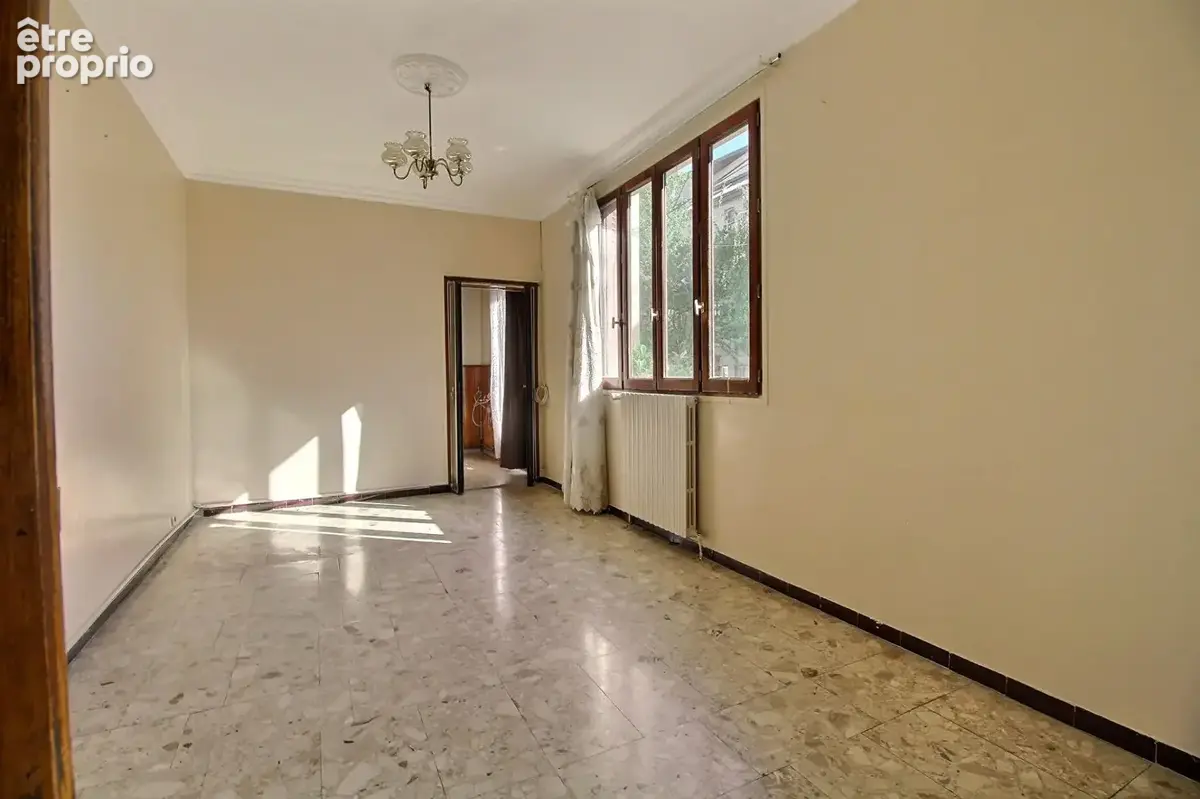 Grande maison familiale avec jardins, garage et fort potentiel - photo 2