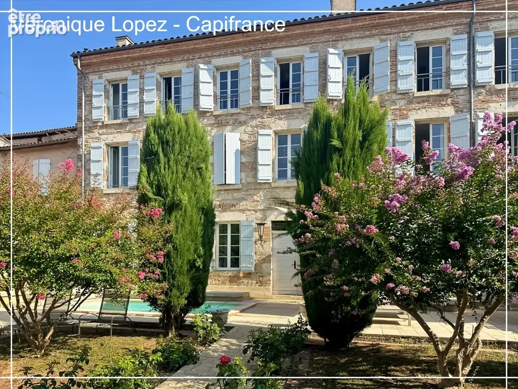 Agen quartier Préfecture, élégante demeure du XIXe siècle de 292 m² avec ascenseur, jardin, garage et piscine - photo 30