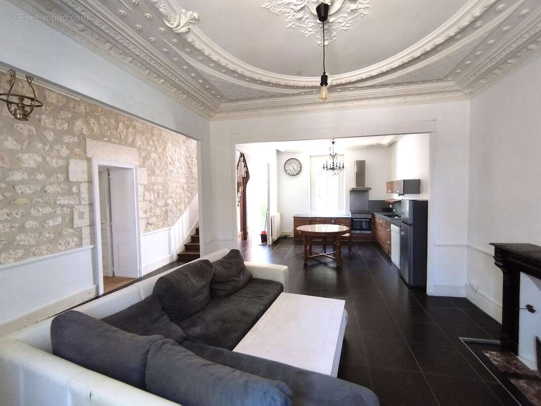 Maison à RUELLE-SUR-TOUVRE