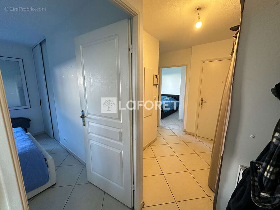 Appartement à SAINT-LAURENT-DU-VAR