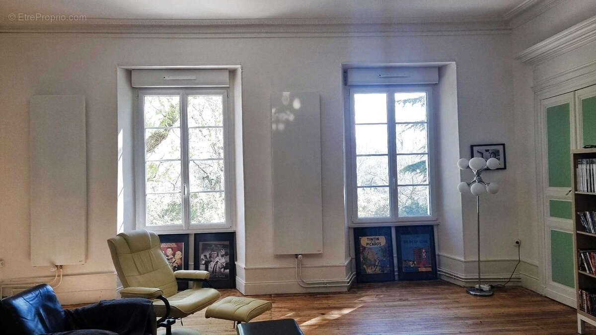 Très beau château datant du XVI ème entièrement rénové au milieu de 50 hectares et ses trois lacs situé dans l - photo 8