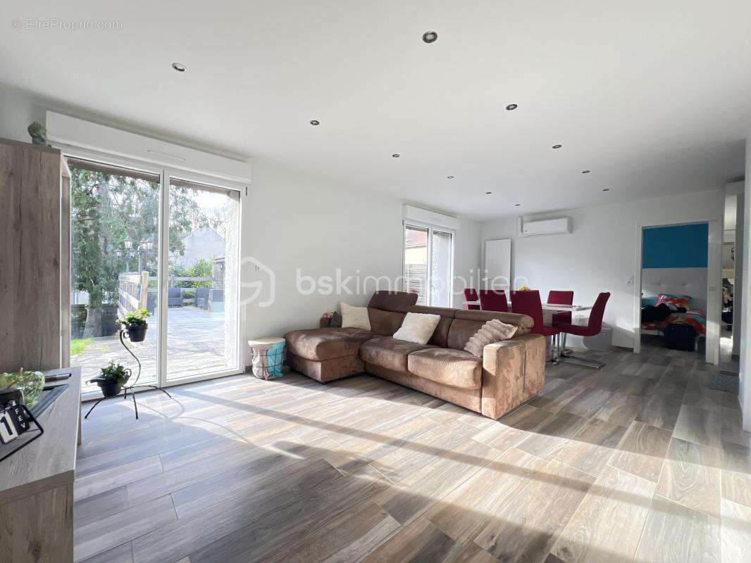 Appartement à SACLAS