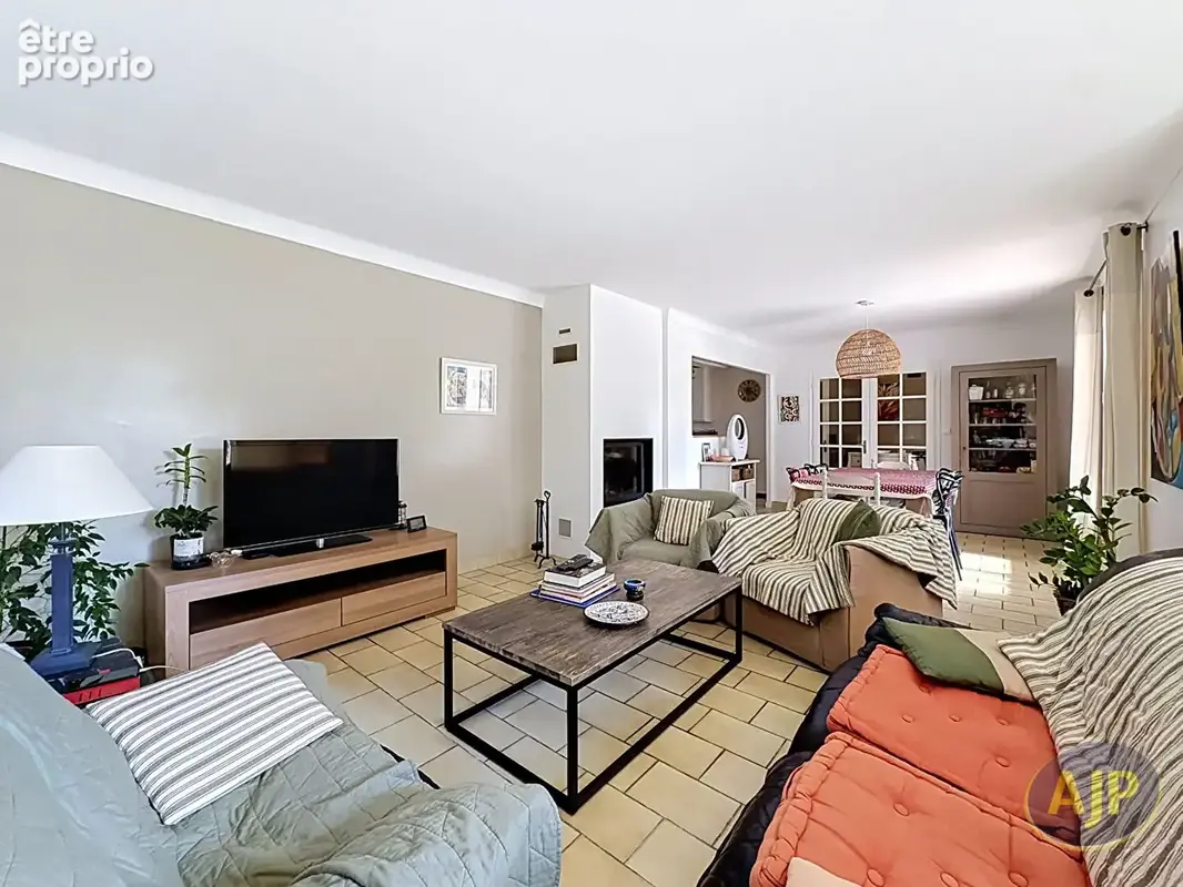 Maison familiale avec dépendance sur plus de 6 000 m² de terrain - photo 2
