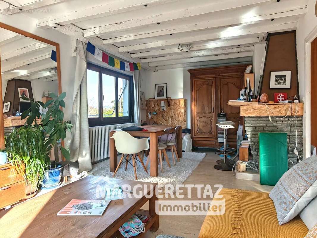 Maison à VETRAZ-MONTHOUX
