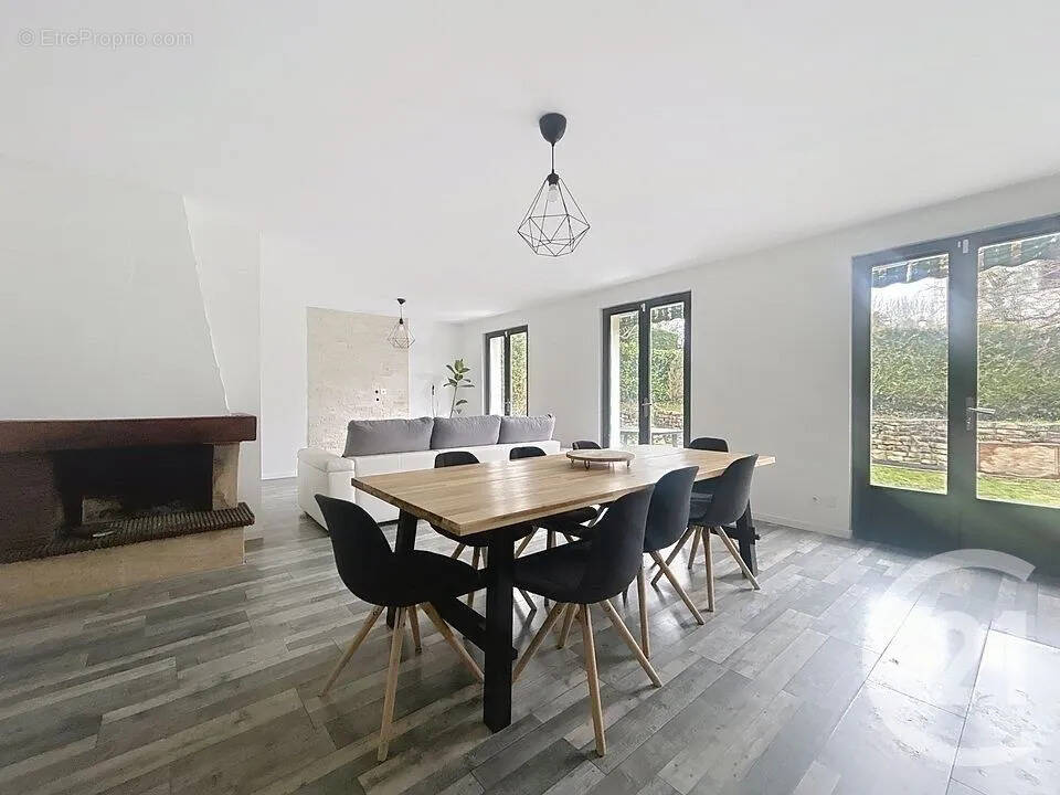 Maison à SAINT-FARGEAU-PONTHIERRY