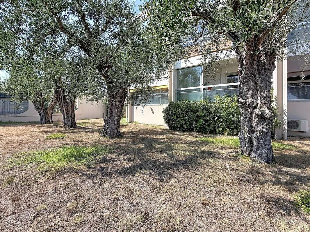Cagnes-sur-Mer – À seulement 30 mètres de la plage – - photo 7