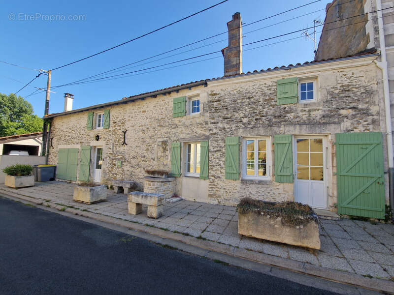 Maison à vendre 8 pièces proche de TONNAY CHARENTE (17) - photo 10