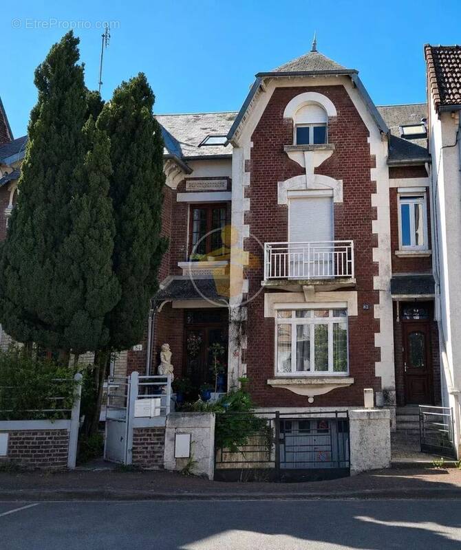 Maison à LA FERE