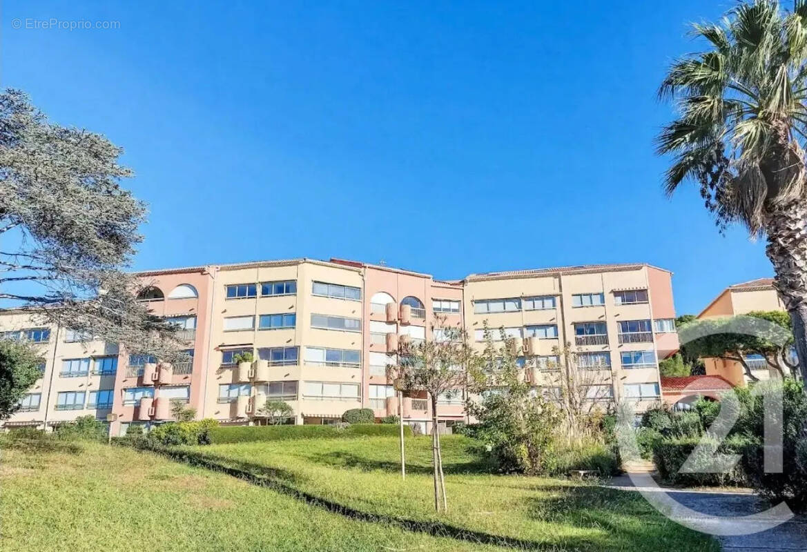 Appartement à SIX-FOURS-LES-PLAGES