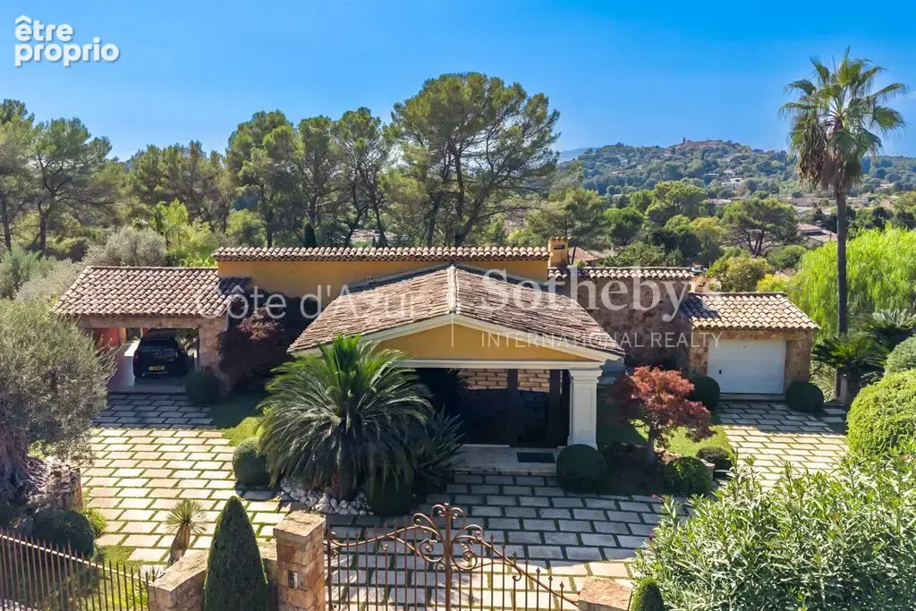 Mougins, villa avec piscine à débordement et vue sur le vieux village - photo 10